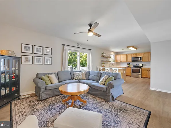 726 214th St, Pasadena, MD 21122