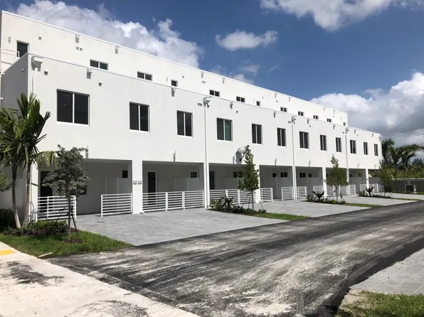 10229 NW 64th Ter, Doral, FL