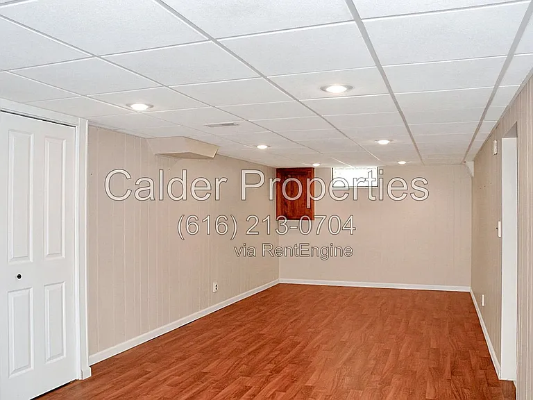1317 Herrick Ave NE — Photo 18