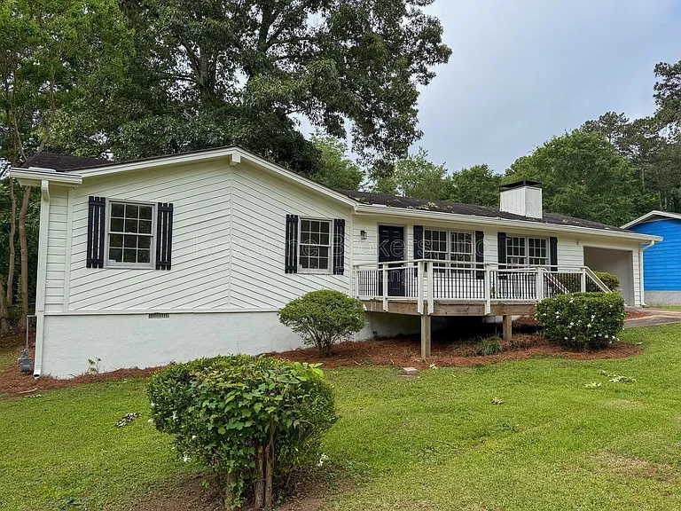 427 Birch Ln SE — Photo 1