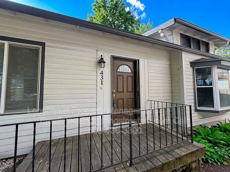 2 bed, 1.0 bath, 1400 sqft, $1,995 — Photo 2