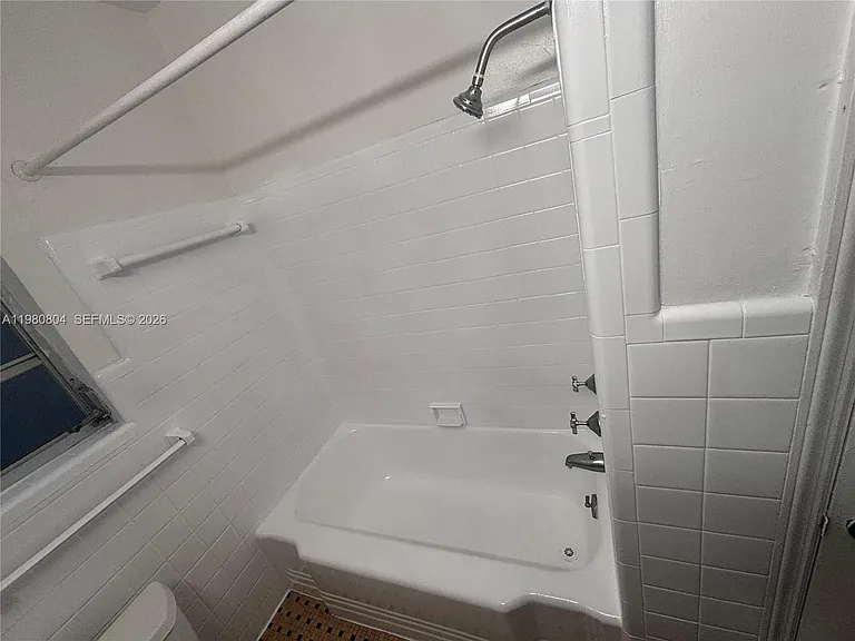 624 NE 7th Ave #3 — Photo 4
