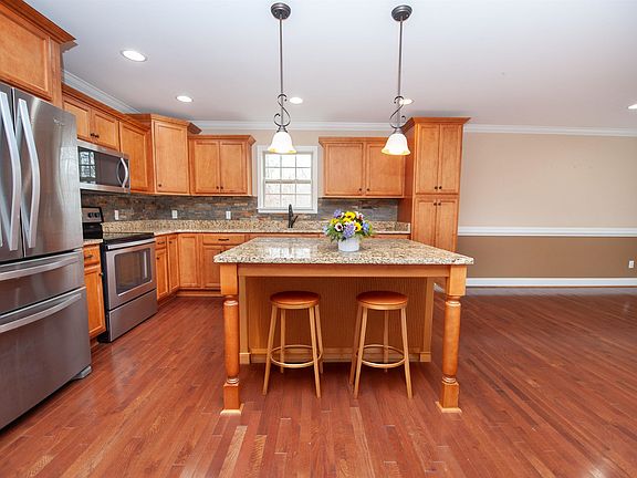 2nd image of 110 Allen Ct