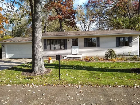 3327 Brookneal St, Commerce Township, MI 48382