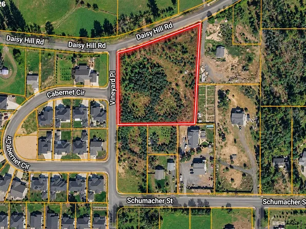 751 Daisy Hill Rd, Cave Junction, OR 97523