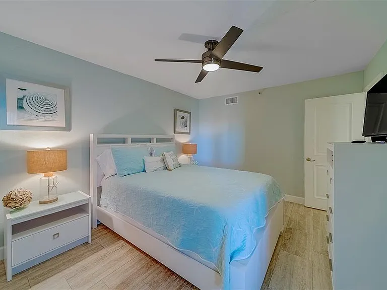 17980 Gulf Blvd #402 — Photo 29