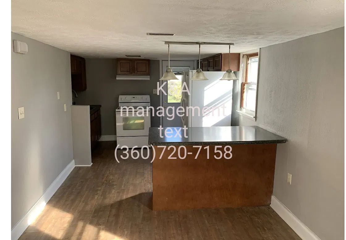 3600 N Franklin St — Photo 2
