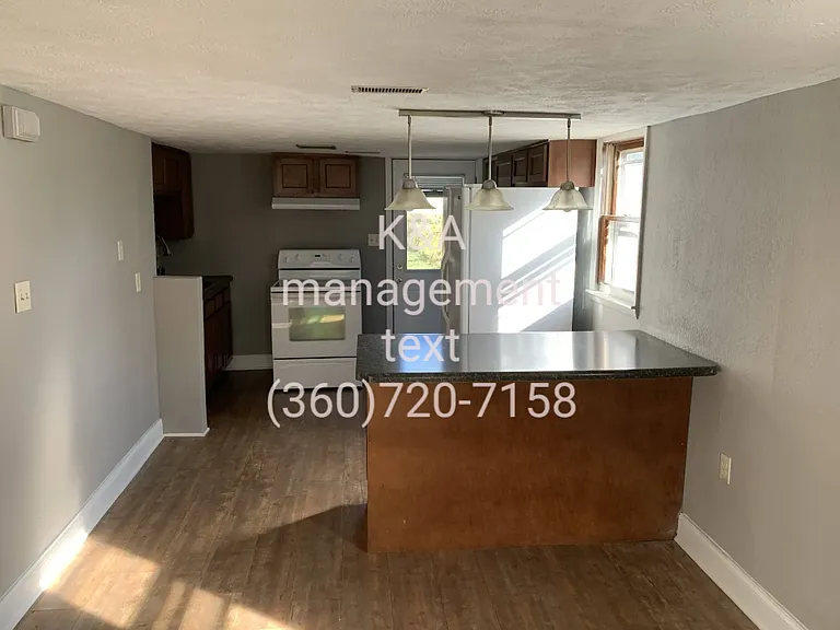 3600 N Franklin St — Photo 2