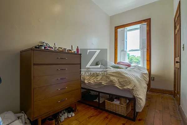 Rented by ZealEstate Group Inc | media 35