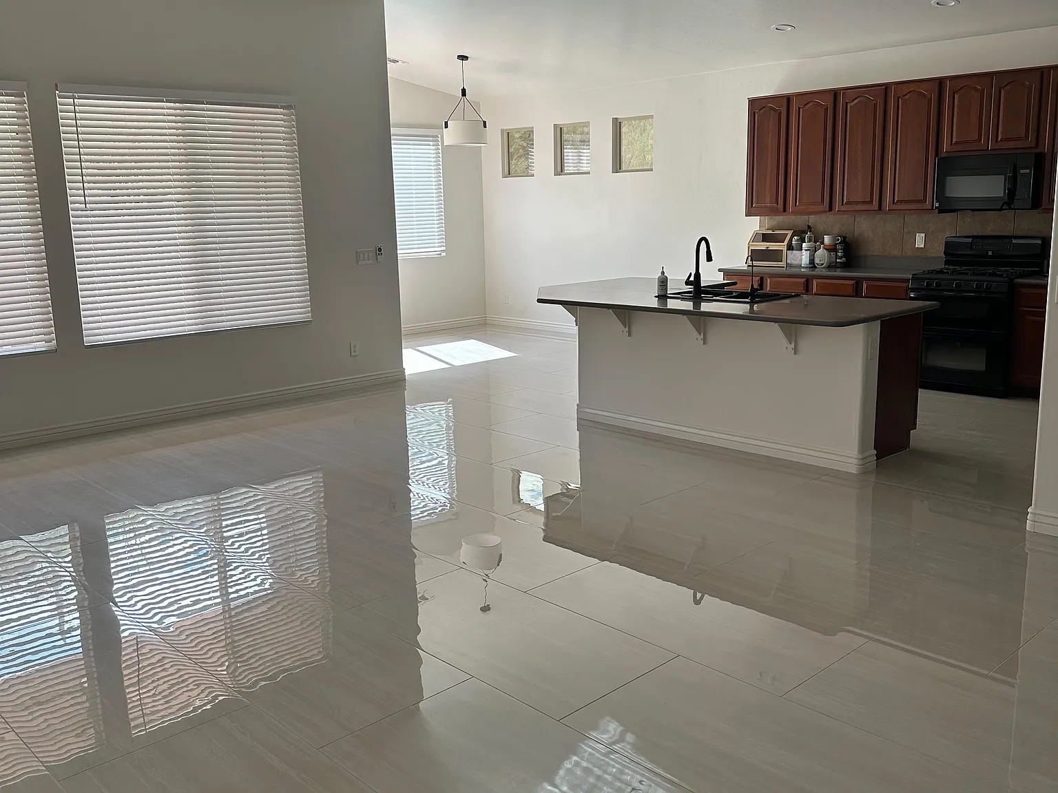 3 bed, 2074 sqft, $2,850 — Photo 3