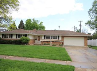 203 Ivanhoe Way, Bloomington, IL 61701