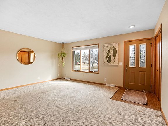 5th image of 269 Sunset Dr