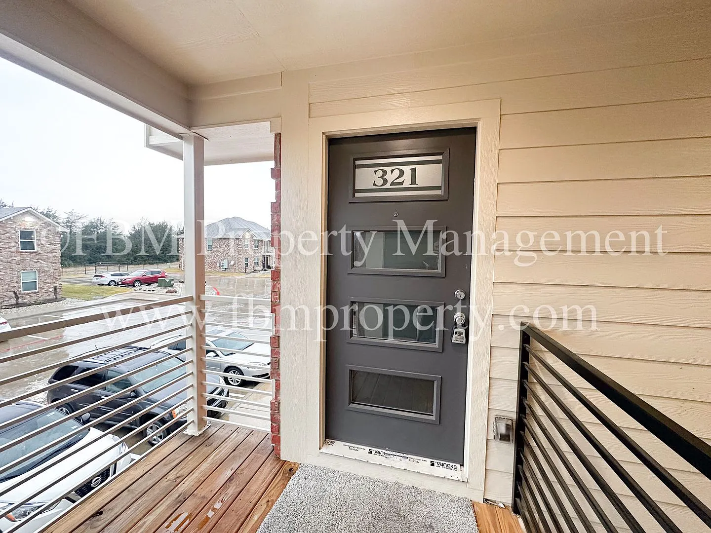1203 N Clay St, Unit 321 - Beautiful 2 Bedroom, 2 Bathroom Upstairs Apartment in Ennis, TX! — Photo 2