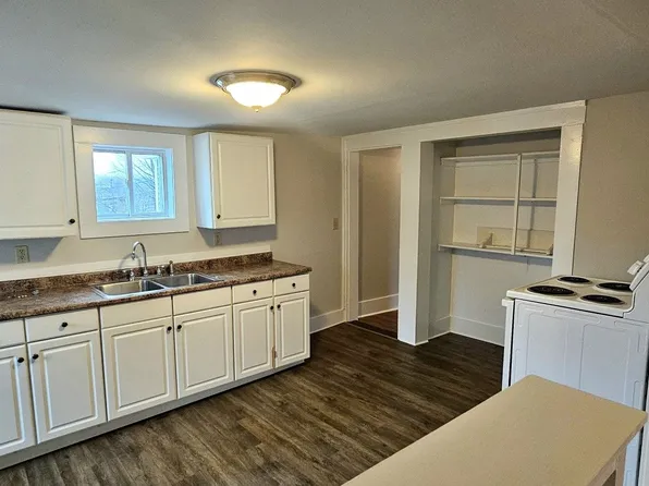 41 Bridge St APT 2, Hillsborough, NH 03244