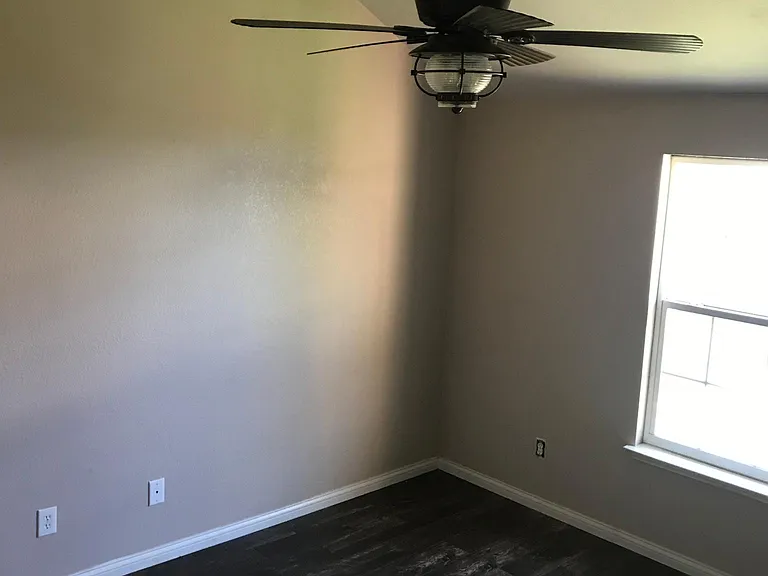 625 Main St — Photo 8
