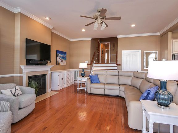 4th image of 1417 Wesley Ave #A