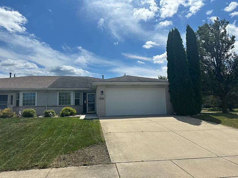 1658 Pine Ridge Cir — Photo 1