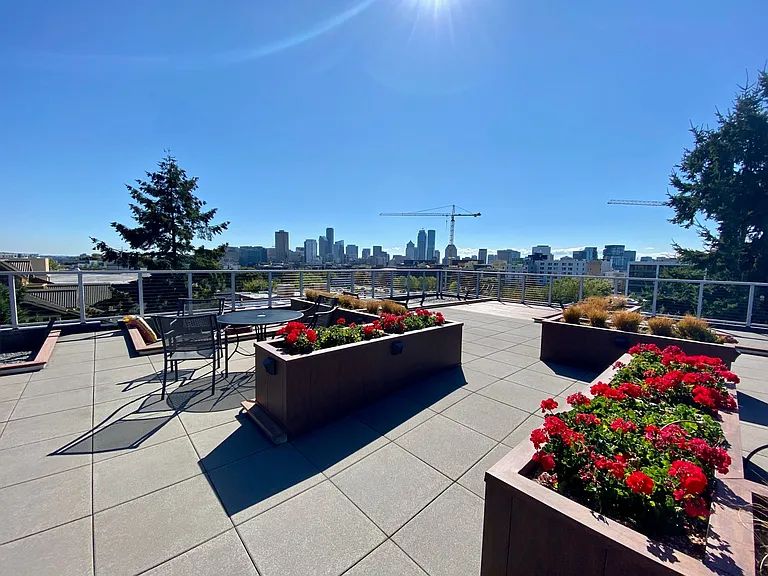 109 12th Ave E #305 — Photo 3
