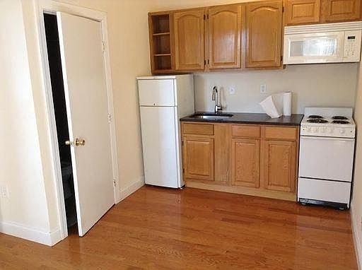 2nd image of 6 S 43rd St