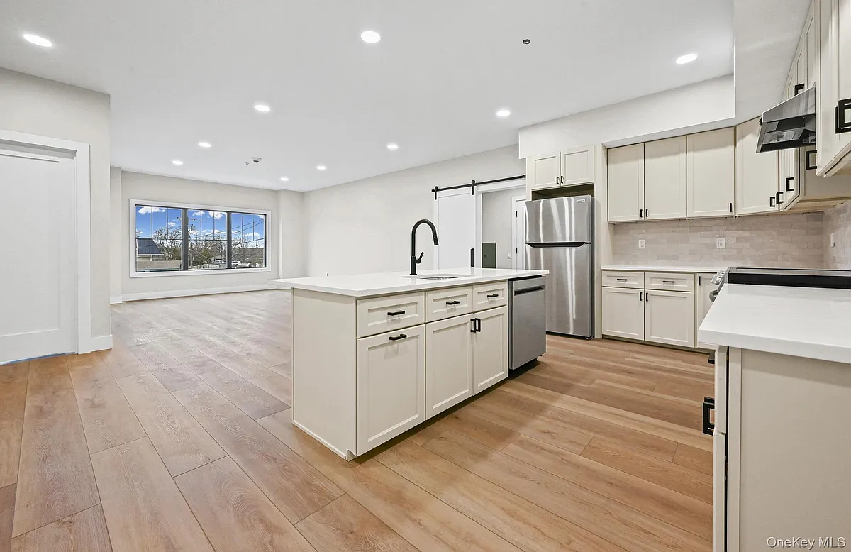 Building Photo - 80 Division St #2B