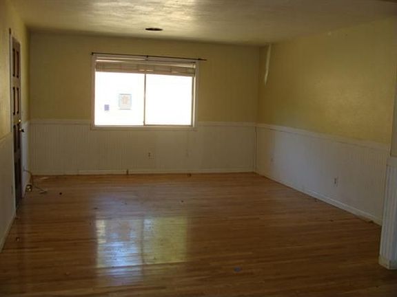 4th image of 2260 Peacock Dr