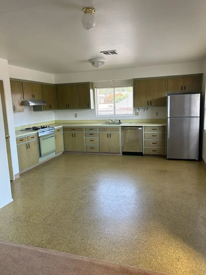 Unique Apartment for Rent in Cottage Grove - Water and Garbage included. — Photo 3