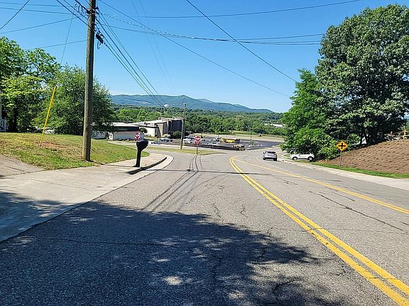 4th image of 1726 Green Ridge Rd