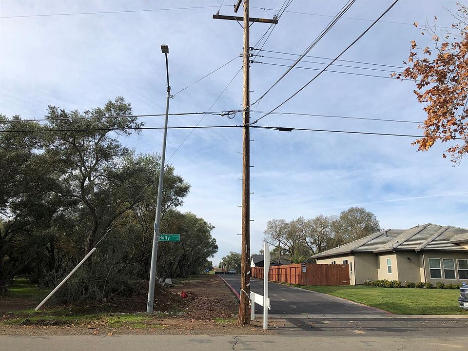 2nd image of 8043 Holly Dr