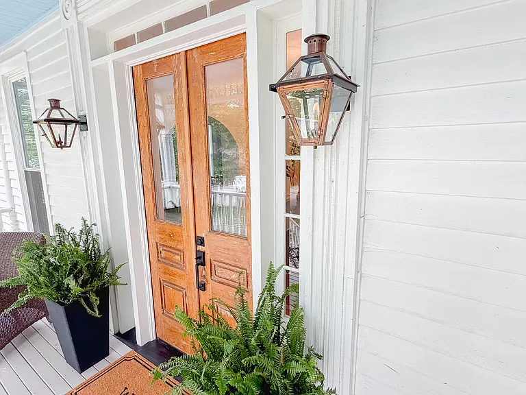 210 W Jennings St — Photo 26
