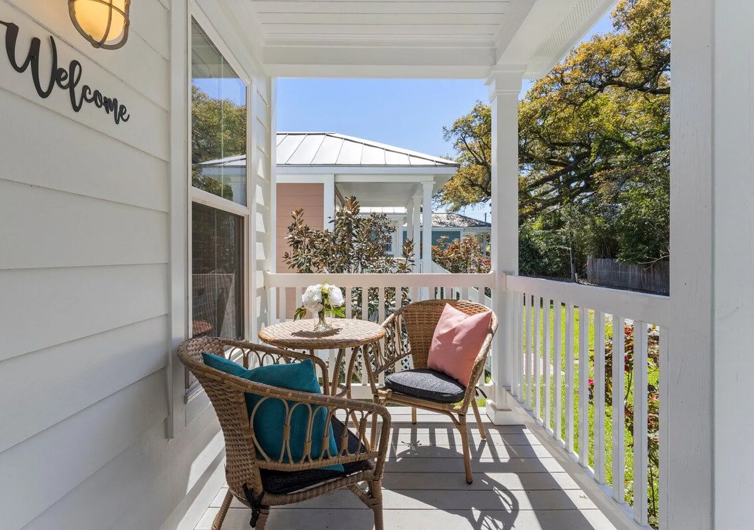 Downtown Cottage with Golf Cart — Photo 4