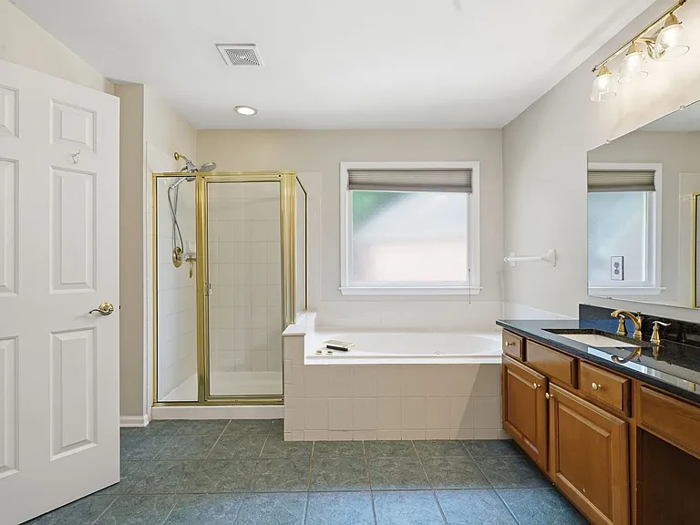 174 Ennisbrook Dr SE — Photo 46