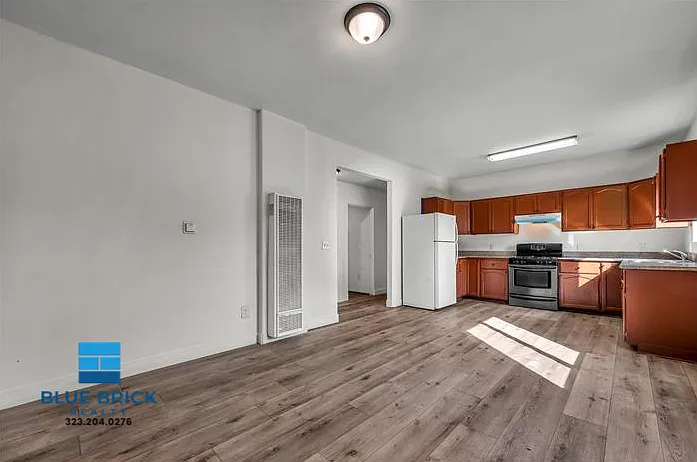 Bright & Spacious 3BR | In-Unit Laundry | Dedicated Parking Space — Photo 4