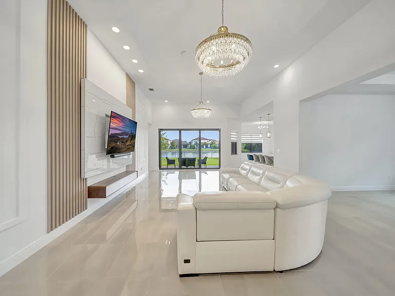 12055 Lake Trail Ln — Photo 6
