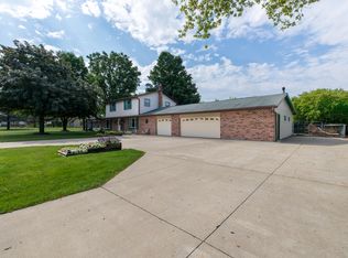 S77W26485 Crestview Ct, Waukesha, WI 53189