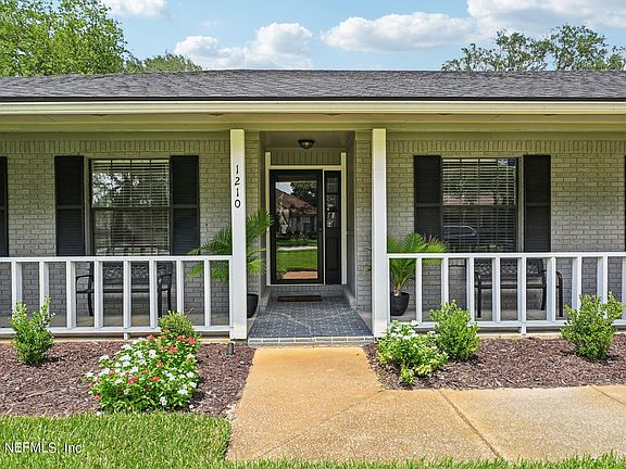3rd image of 1210 SHALLOWFORD Drive E