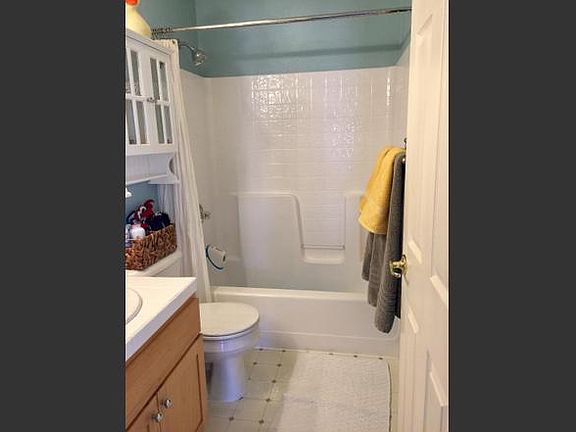 4th image of 1052 Madrid St
