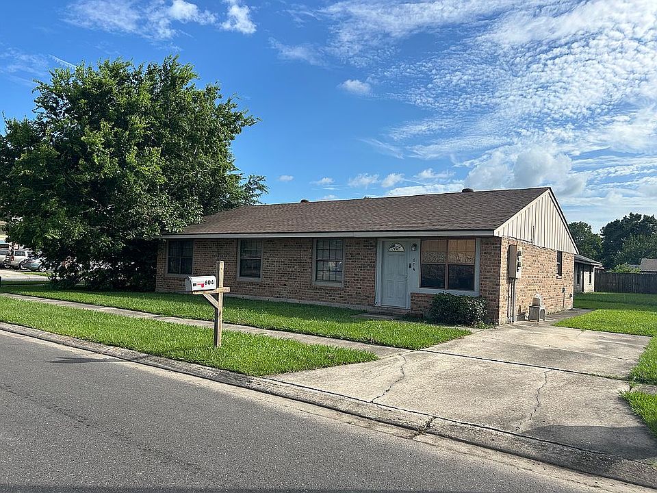 1st image of 604 Knollwood Cir Unit A