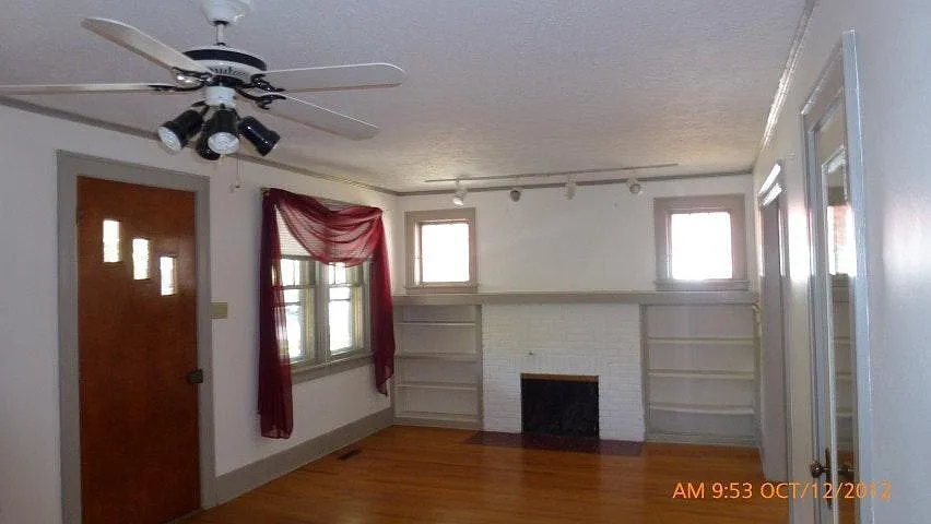 4 bed, 2.5 bath, 2250 sqft, $2,775 — Photo 3