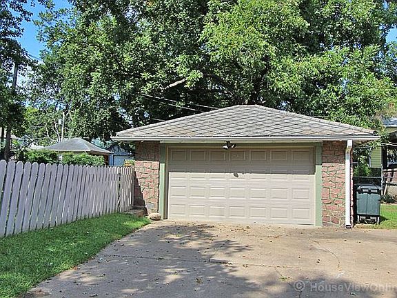 4th image of 301 NW End Blvd