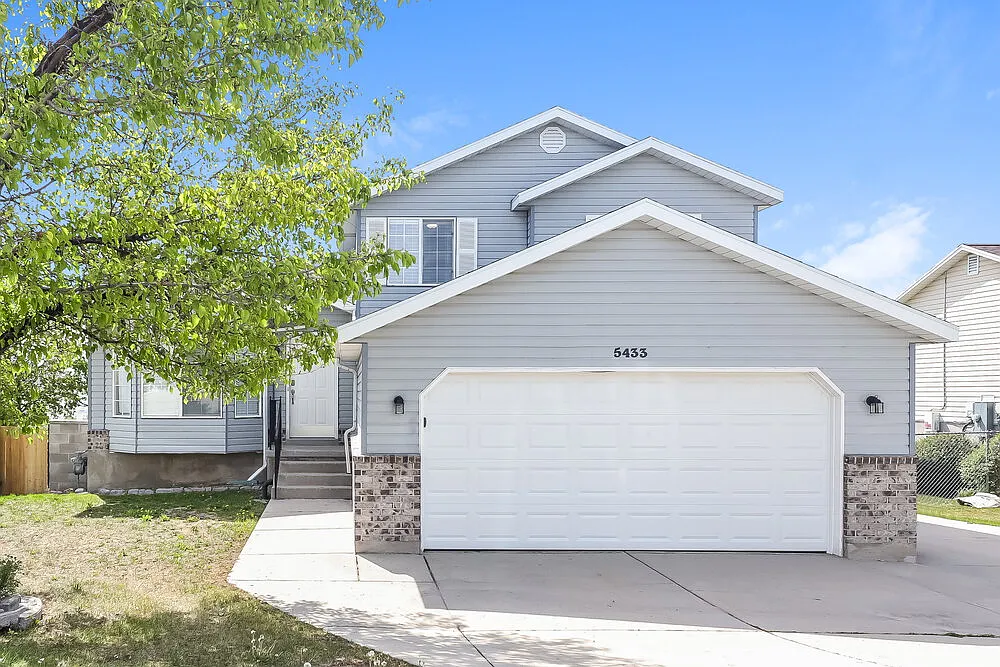 3 bed, 3.0 bath, 2149 sqft, $3,050 — Photo 1