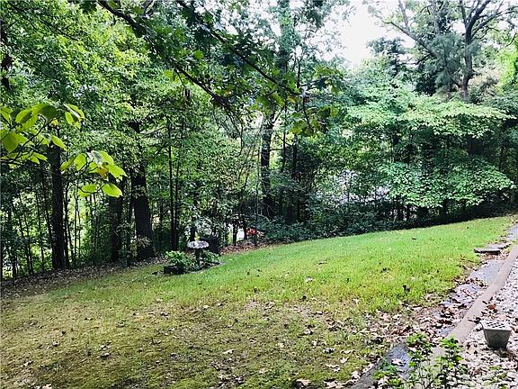 5th image of 8522 Woodcrest Dr