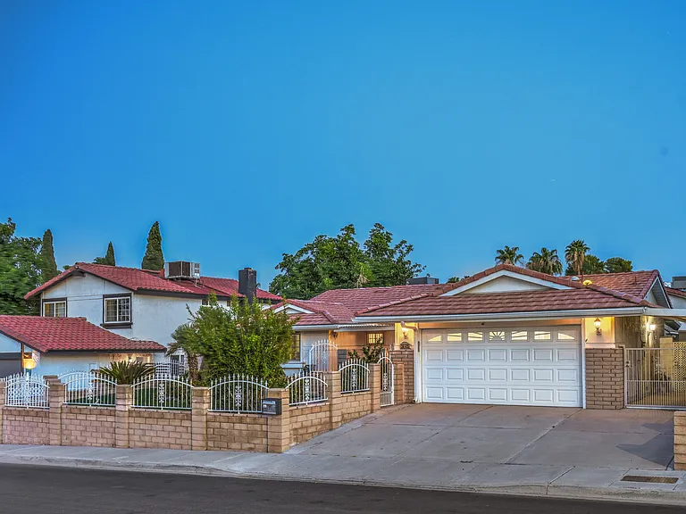 3445 Toquima Cir — Photo 43