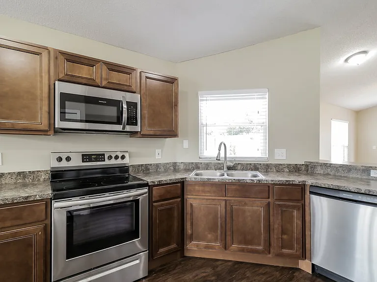 2408 Sonja Ct — Photo 7