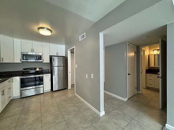 3rd image of 2707 O St APT 09