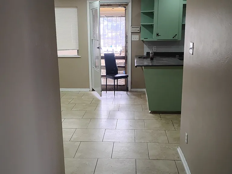 1304 E Tucker St — Photo 13