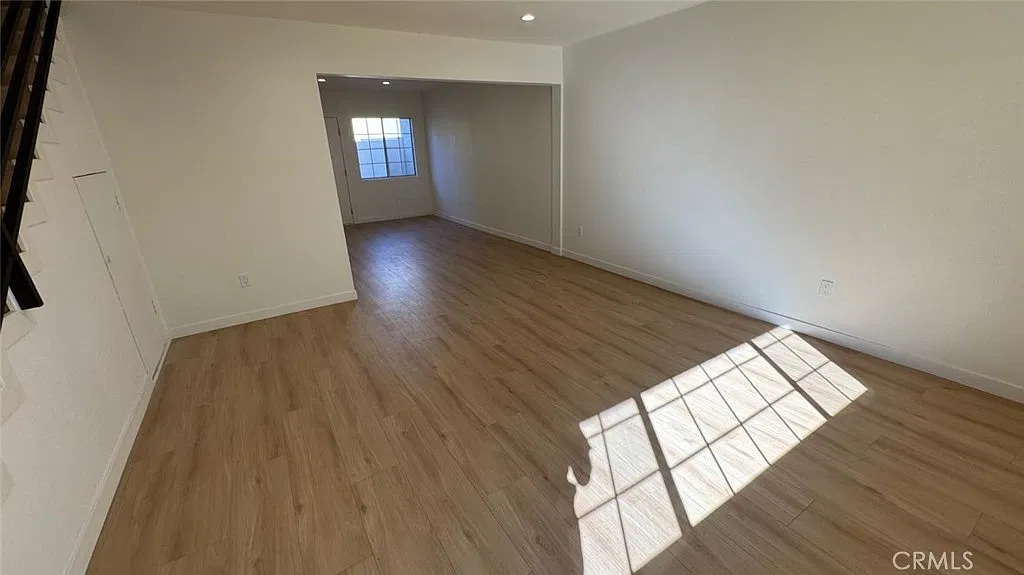 2 bed, 1.5 bath, 1050 sqft, $3,300 — Photo 4