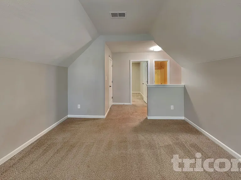 1129 Hawick Dr — Photo 17