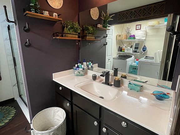 4th image of 230 E Franklin St #204