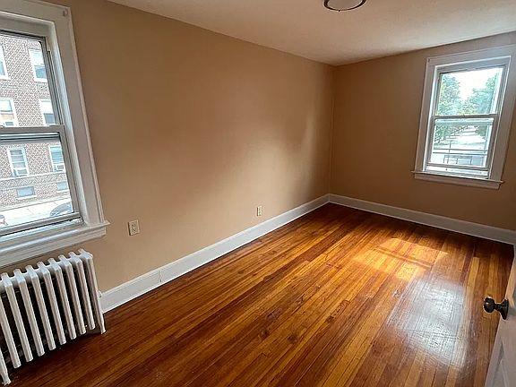 3rd image of 33-45 Murray Ln #2F
