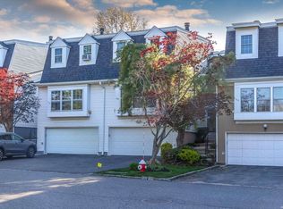 157 Hidden Ridge Dr #157, Syosset, NY 11791